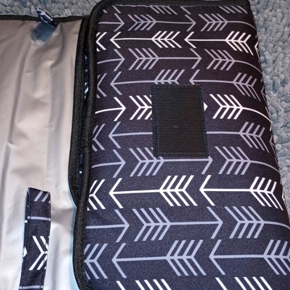 Portable Diaper Changing Pad for Baby, Waterproof Detachable Travel Changing Pad - Picture 5 of 10